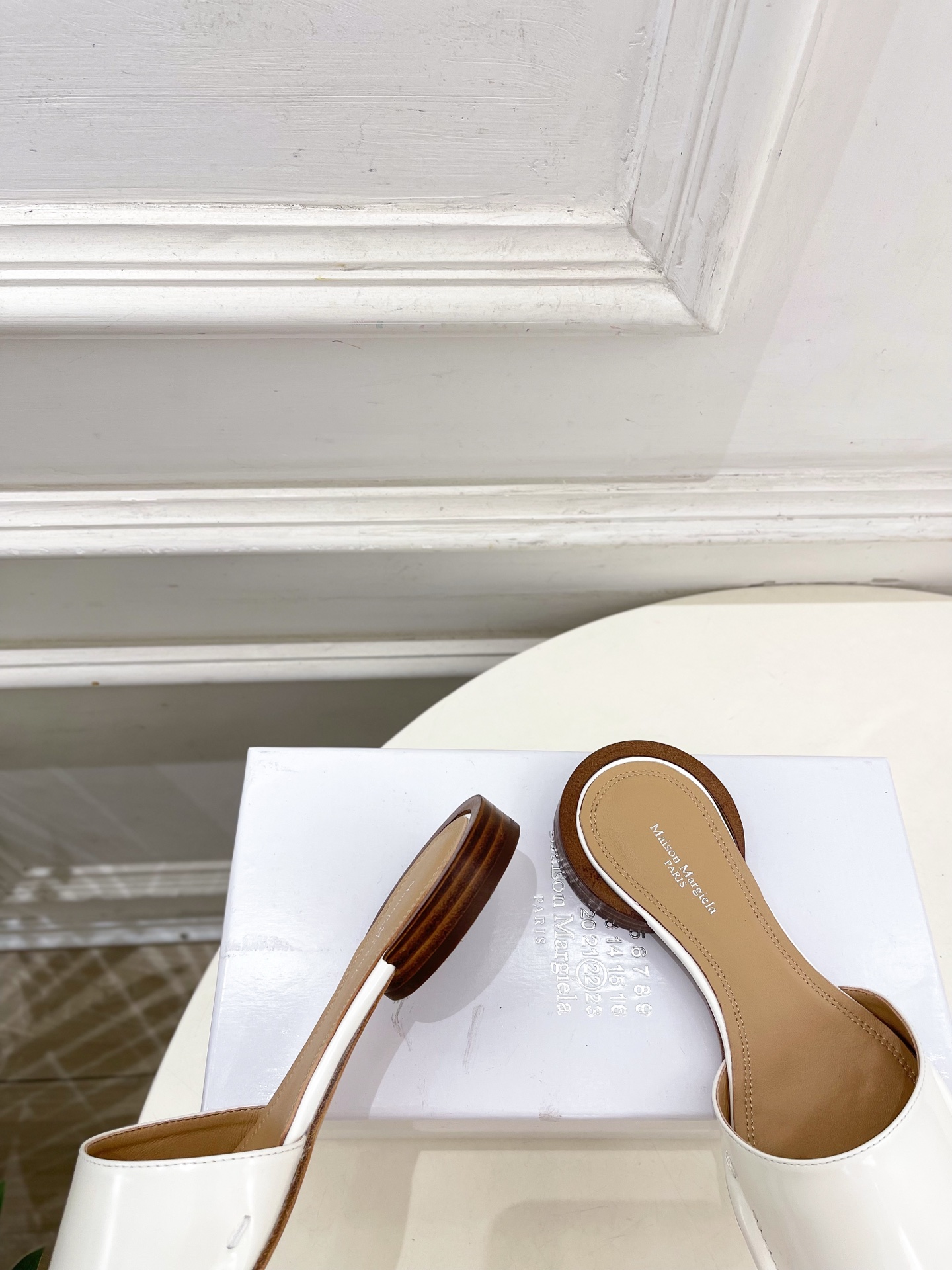 Maison Margiela· 马吉拉26𝐬𝐬 2026春夏新品MM6 分趾一字带圆跟拖鞋—————— Maison Margiela· 马吉拉26𝐬𝐬 2026春夏新品MM6 分趾一字带圆跟拖鞋——————