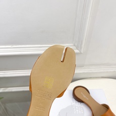 Maison Margiela· 马吉拉26𝐬𝐬 2026春夏新品MM6 分趾一字带圆跟拖鞋—————— Maison Margiela· 马吉拉26𝐬𝐬 2026春夏新品MM6 分趾一字带圆跟拖鞋——————