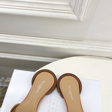 Maison Margiela· 马吉拉26𝐬𝐬 2026春夏新品MM6 分趾一字带圆跟拖鞋—————— Maison Margiela· 马吉拉26𝐬𝐬 2026春夏新品MM6 分趾一字带圆跟拖鞋——————