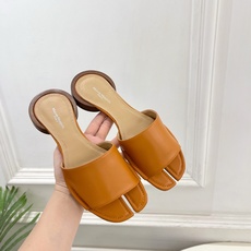 Maison Margiela· 马吉拉26𝐬𝐬 2026春夏新品MM6 分趾一字带圆跟拖鞋—————— Maison Margiela· 马吉拉26𝐬𝐬 2026春夏新品MM6 分趾一字带圆跟拖鞋——————