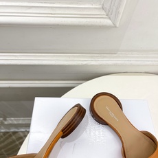 Maison Margiela· 马吉拉26𝐬𝐬 2026春夏新品MM6 分趾一字带圆跟拖鞋—————— Maison Margiela· 马吉拉26𝐬𝐬 2026春夏新品MM6 分趾一字带圆跟拖鞋——————