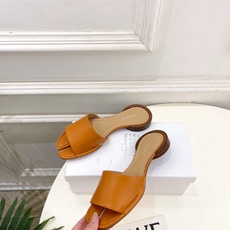 Maison Margiela· 马吉拉26𝐬𝐬 2026春夏新品MM6 分趾一字带圆跟拖鞋—————— Maison Margiela· 马吉拉26𝐬𝐬 2026春夏新品MM6 分趾一字带圆跟拖鞋——————
