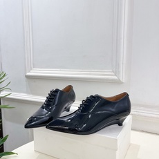 Jil Sander(吉尔·桑达)2026 春夏新品 JD极简小坡跟细带尖头小皮鞋————————JS作 Jil Sander(吉尔·桑达)2026 春夏新品 JD极简小坡跟细带尖头小皮鞋————————JS作