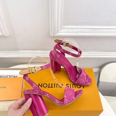 LV | 路易威登 26𝐬𝐬 🧡💚2026春夏新品 顶级版本⚠️专柜主打最新款 LV♣️梅花跟高 LV | 路易威登 26𝐬𝐬 🧡💚2026春夏新品 顶级版本⚠️专柜主打最新款 LV♣️梅花跟高