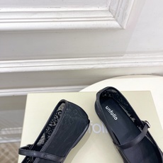 unfolio 26𝐬𝐬 春夏新品网纱刺绣玛丽珍平底鞋————————— 作为这两年最受欢迎的鬼才设计师 unfolio 26𝐬𝐬 春夏新品网纱刺绣玛丽珍平底鞋————————— 作为这两年最受欢迎的鬼才设计师