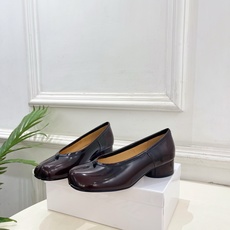 Maison Margiela· 马吉拉26𝐬𝐬 2026春夏新品MM6 复古分趾粗跟单鞋 —————— Maison Margiela· 马吉拉26𝐬𝐬 2026春夏新品MM6 复古分趾粗跟单鞋 ——————