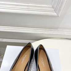 Maison Margiela· 马吉拉26𝐬𝐬 2026春夏新品MM6 复古分趾粗跟单鞋 —————— Maison Margiela· 马吉拉26𝐬𝐬 2026春夏新品MM6 复古分趾粗跟单鞋 ——————