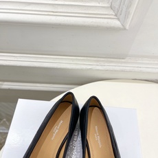 Maison Margiela· 马吉拉26𝐬𝐬 2026春夏新品MM6 复古分趾粗跟单鞋 —————— Maison Margiela· 马吉拉26𝐬𝐬 2026春夏新品MM6 复古分趾粗跟单鞋 ——————