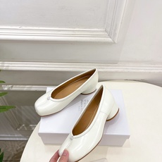 Maison Margiela· 马吉拉26𝐬𝐬 2026春夏新品MM6 复古分趾粗跟单鞋 —————— Maison Margiela· 马吉拉26𝐬𝐬 2026春夏新品MM6 复古分趾粗跟单鞋 ——————
