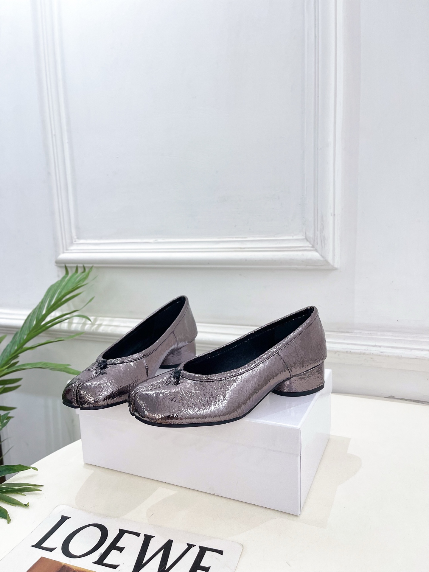 Maison Margiela· 马吉拉26𝐬𝐬 2026春夏新品MM6 复古分趾粗跟单鞋 —————— Maison Margiela· 马吉拉26𝐬𝐬 2026春夏新品MM6 复古分趾粗跟单鞋 ——————