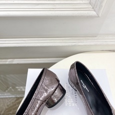 Maison Margiela· 马吉拉26𝐬𝐬 2026春夏新品MM6 复古分趾粗跟单鞋 —————— Maison Margiela· 马吉拉26𝐬𝐬 2026春夏新品MM6 复古分趾粗跟单鞋 ——————