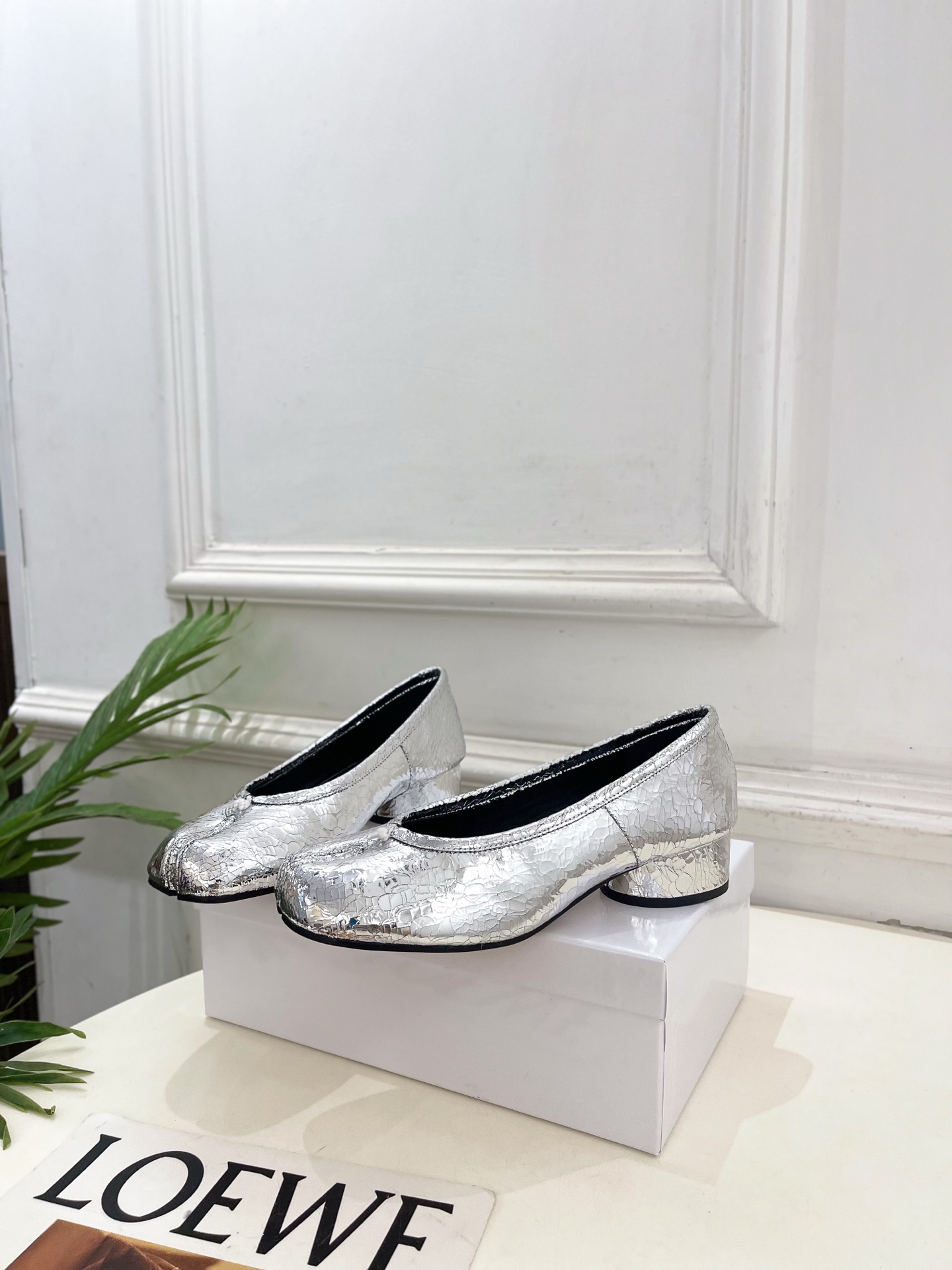 Maison Margiela· 马吉拉26𝐬𝐬 2026春夏新品MM6 复古分趾粗跟单鞋 —————— Maison Margiela· 马吉拉26𝐬𝐬 2026春夏新品MM6 复古分趾粗跟单鞋 ——————