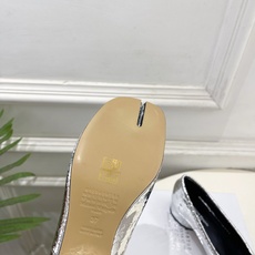 Maison Margiela· 马吉拉26𝐬𝐬 2026春夏新品MM6 复古分趾粗跟单鞋 —————— Maison Margiela· 马吉拉26𝐬𝐬 2026春夏新品MM6 复古分趾粗跟单鞋 ——————