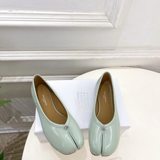 Maison Margiela· 马吉拉26𝐬𝐬 2026春夏新品MM6 复古芭蕾舞鞋分趾鞋 ————— Maison Margiela· 马吉拉26𝐬𝐬 2026春夏新品MM6 复古芭蕾舞鞋分趾鞋 —————