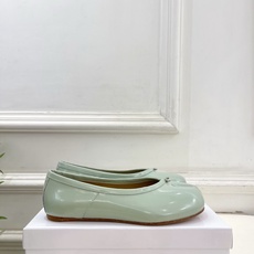 Maison Margiela· 马吉拉26𝐬𝐬 2026春夏新品MM6 复古芭蕾舞鞋分趾鞋 ————— Maison Margiela· 马吉拉26𝐬𝐬 2026春夏新品MM6 复古芭蕾舞鞋分趾鞋 —————