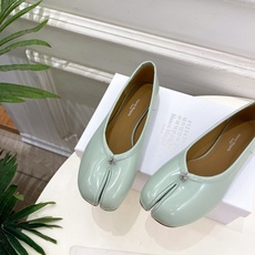 Maison Margiela· 马吉拉26𝐬𝐬 2026春夏新品MM6 复古芭蕾舞鞋分趾鞋 ————— Maison Margiela· 马吉拉26𝐬𝐬 2026春夏新品MM6 复古芭蕾舞鞋分趾鞋 —————