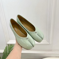 Maison Margiela· 马吉拉26𝐬𝐬 2026春夏新品MM6 复古芭蕾舞鞋分趾鞋 ————— Maison Margiela· 马吉拉26𝐬𝐬 2026春夏新品MM6 复古芭蕾舞鞋分趾鞋 —————