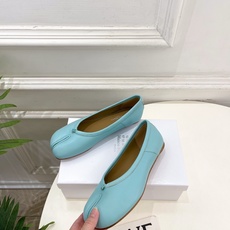 Maison Margiela· 马吉拉26𝐬𝐬 2026春夏新品MM6 复古芭蕾舞鞋分趾鞋 ————— Maison Margiela· 马吉拉26𝐬𝐬 2026春夏新品MM6 复古芭蕾舞鞋分趾鞋 —————