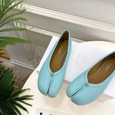 Maison Margiela· 马吉拉26𝐬𝐬 2026春夏新品MM6 复古芭蕾舞鞋分趾鞋 ————— Maison Margiela· 马吉拉26𝐬𝐬 2026春夏新品MM6 复古芭蕾舞鞋分趾鞋 —————