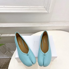 Maison Margiela· 马吉拉26𝐬𝐬 2026春夏新品MM6 复古芭蕾舞鞋分趾鞋 ————— Maison Margiela· 马吉拉26𝐬𝐬 2026春夏新品MM6 复古芭蕾舞鞋分趾鞋 —————
