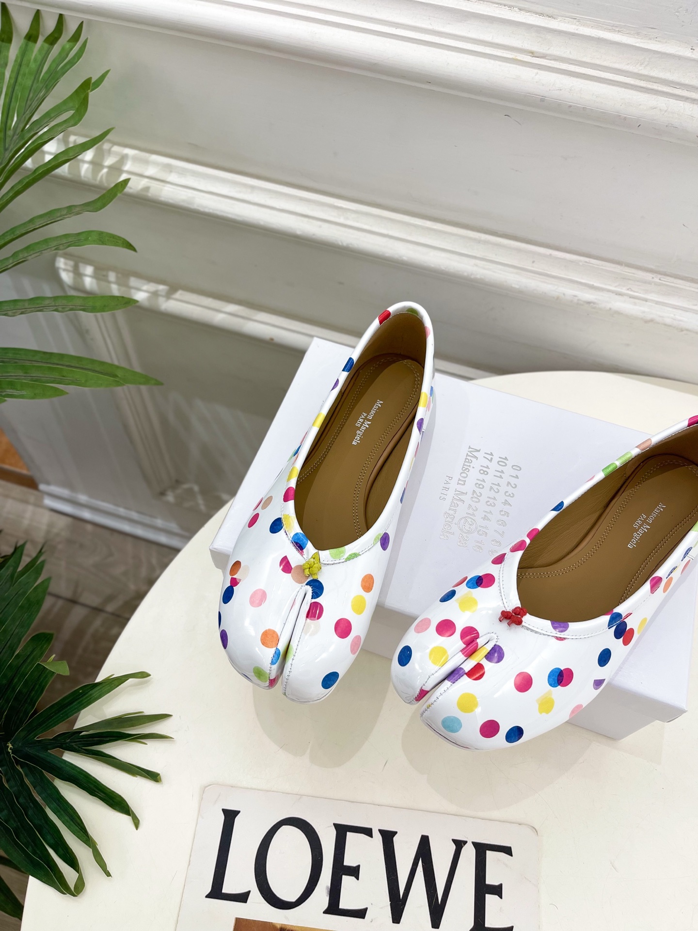 Maison Margiela· 马吉拉26𝐬𝐬 2026春夏新品MM6 复古波点分趾平底凉鞋 单鞋—— Maison Margiela· 马吉拉26𝐬𝐬 2026春夏新品MM6 复古波点分趾平底凉鞋 单鞋——