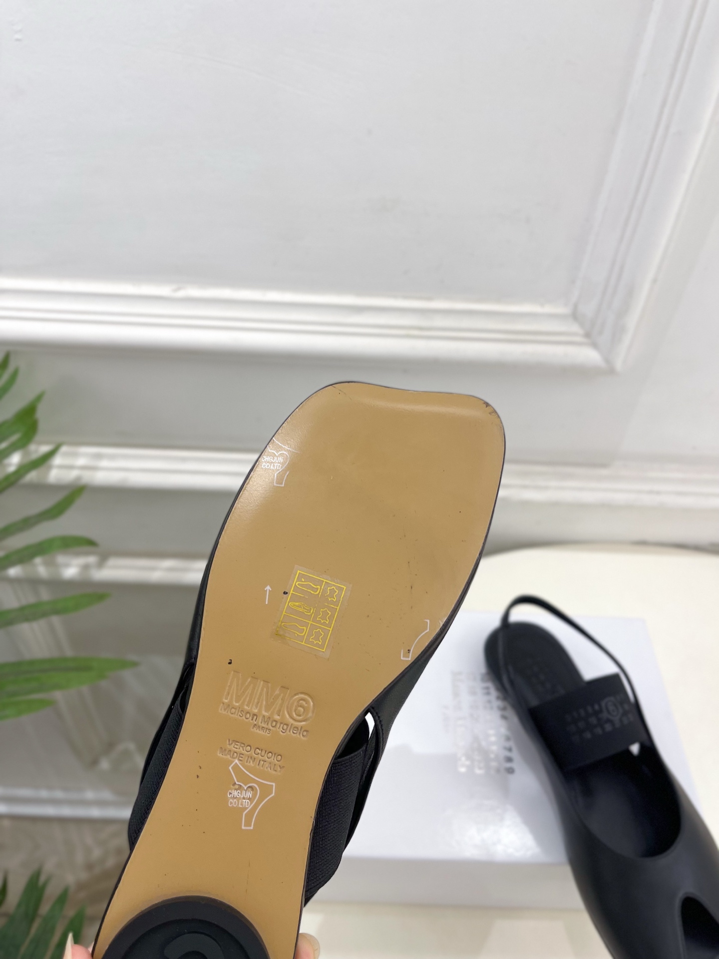 Maison Margiela马吉拉 26𝐬𝐬2026早春新款 MM6马吉拉字母弹力带苹果头玛丽珍凉鞋— Maison Margiela马吉拉 26𝐬𝐬2026早春新款 MM6马吉拉字母弹力带苹果头玛丽珍凉鞋—