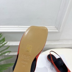 Maison Margiela马吉拉 26𝐬𝐬2026早春新款 MM6马吉拉字母弹力带苹果头玛丽珍凉鞋— Maison Margiela马吉拉 26𝐬𝐬2026早春新款 MM6马吉拉字母弹力带苹果头玛丽珍凉鞋—