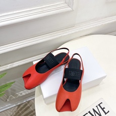 Maison Margiela马吉拉 26𝐬𝐬2026早春新款 MM6马吉拉字母弹力带苹果头玛丽珍凉鞋— Maison Margiela马吉拉 26𝐬𝐬2026早春新款 MM6马吉拉字母弹力带苹果头玛丽珍凉鞋—
