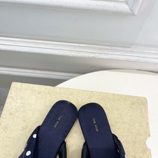 The row 2026春夏新品 TR豹纹波点休闲夹脚人字拖鞋—————————作为这两年最受欢迎的设计 The row 2026春夏新品 TR豹纹波点休闲夹脚人字拖鞋—————————作为这两年最受欢迎的设计