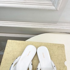 The row 2026春夏新品 TR豹纹波点休闲夹脚人字拖鞋—————————作为这两年最受欢迎的设计 The row 2026春夏新品 TR豹纹波点休闲夹脚人字拖鞋—————————作为这两年最受欢迎的设计