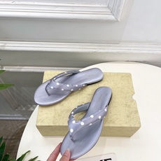 The row 2026春夏新品 TR豹纹波点休闲夹脚人字拖鞋—————————作为这两年最受欢迎的设计 The row 2026春夏新品 TR豹纹波点休闲夹脚人字拖鞋—————————作为这两年最受欢迎的设计