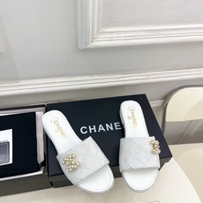 𝐂𝐇𝐀𝐍𝐄𝐋 | 小香 26𝐬𝐬 🦋2026 春夏新品 专柜经典走秀款 小香双C刺绣菱格平底拖鞋 𝐂𝐇𝐀𝐍𝐄𝐋 | 小香 26𝐬𝐬 🦋2026 春夏新品 专柜经典走秀款 小香双C刺绣菱格平底拖鞋