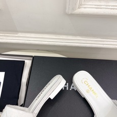 𝐂𝐇𝐀𝐍𝐄𝐋 | 小香 26𝐬𝐬 🦋2026 春夏新品 专柜经典走秀款 小香双C刺绣菱格平底拖鞋 𝐂𝐇𝐀𝐍𝐄𝐋 | 小香 26𝐬𝐬 🦋2026 春夏新品 专柜经典走秀款 小香双C刺绣菱格平底拖鞋