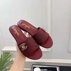 𝐂𝐇𝐀𝐍𝐄𝐋 | 小香 26𝐬𝐬 🦋2026 春夏新品 专柜经典走秀款 小香双C刺绣菱格平底拖鞋 𝐂𝐇𝐀𝐍𝐄𝐋 | 小香 26𝐬𝐬 🦋2026 春夏新品 专柜经典走秀款 小香双C刺绣菱格平底拖鞋