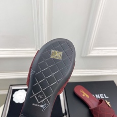 𝐂𝐇𝐀𝐍𝐄𝐋 | 小香 26𝐬𝐬 🦋2026 春夏新品 专柜经典走秀款 小香双C刺绣菱格平底拖鞋 𝐂𝐇𝐀𝐍𝐄𝐋 | 小香 26𝐬𝐬 🦋2026 春夏新品 专柜经典走秀款 小香双C刺绣菱格平底拖鞋