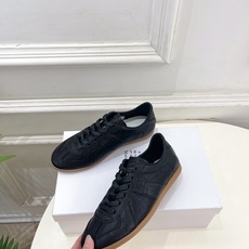 Maison Margiela· 马吉拉26𝐬𝐬 2026春夏新品MM6 经典拼色绑带德训鞋—————— Maison Margiela· 马吉拉26𝐬𝐬 2026春夏新品MM6 经典拼色绑带德训鞋——————