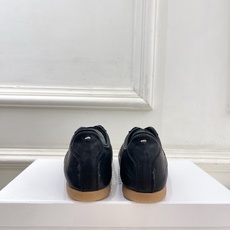 Maison Margiela· 马吉拉26𝐬𝐬 2026春夏新品MM6 经典拼色绑带德训鞋—————— Maison Margiela· 马吉拉26𝐬𝐬 2026春夏新品MM6 经典拼色绑带德训鞋——————
