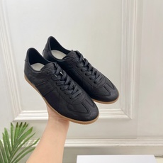 Maison Margiela· 马吉拉26𝐬𝐬 2026春夏新品MM6 经典拼色绑带德训鞋—————— Maison Margiela· 马吉拉26𝐬𝐬 2026春夏新品MM6 经典拼色绑带德训鞋——————