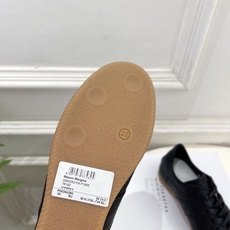 Maison Margiela· 马吉拉26𝐬𝐬 2026春夏新品MM6 经典拼色绑带德训鞋—————— Maison Margiela· 马吉拉26𝐬𝐬 2026春夏新品MM6 经典拼色绑带德训鞋——————