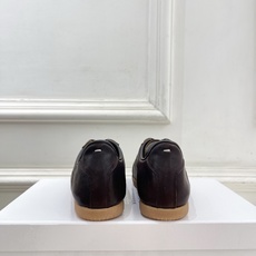 Maison Margiela· 马吉拉26𝐬𝐬 2026春夏新品MM6 经典拼色绑带德训鞋—————— Maison Margiela· 马吉拉26𝐬𝐬 2026春夏新品MM6 经典拼色绑带德训鞋——————