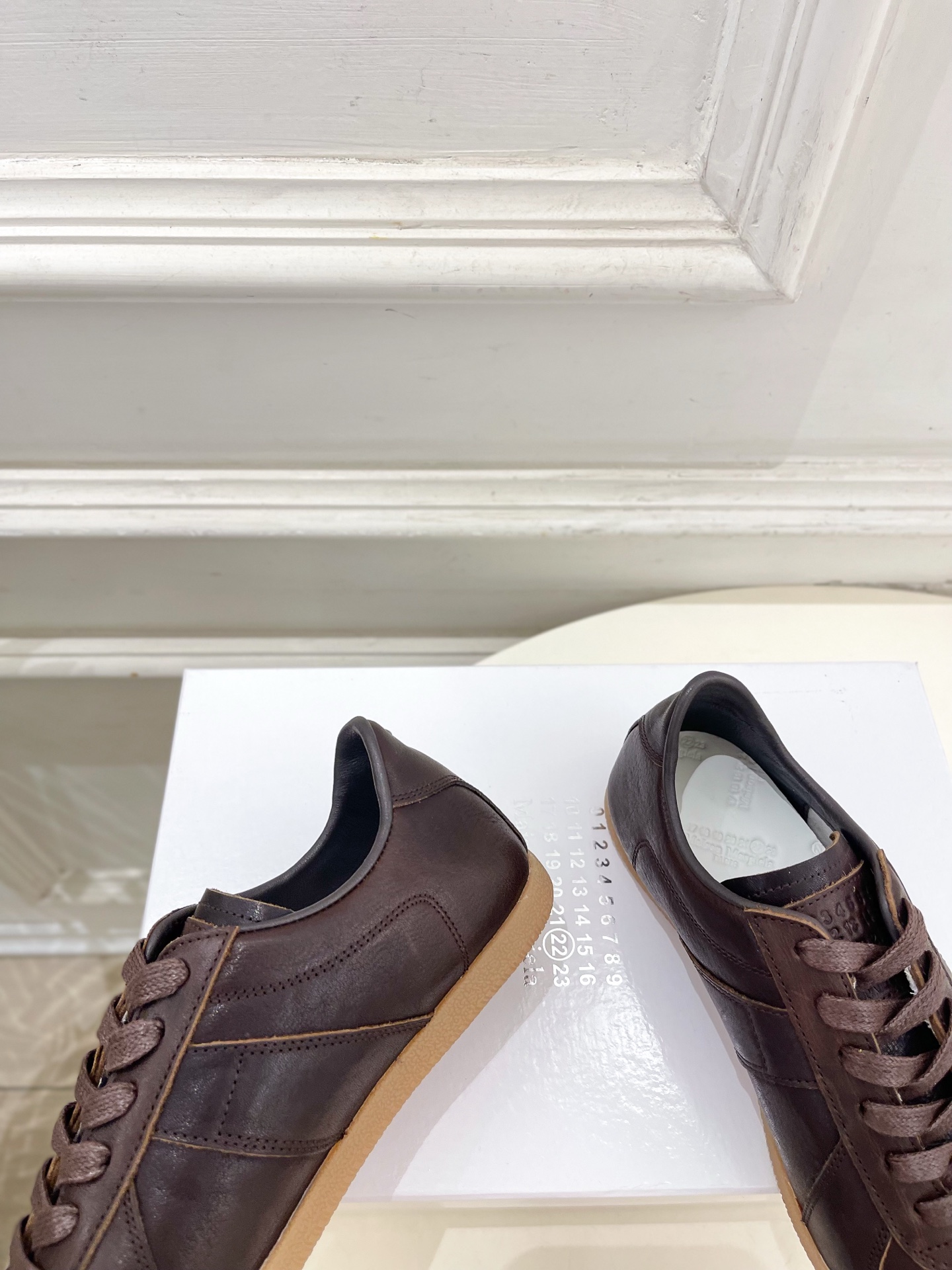 Maison Margiela· 马吉拉26𝐬𝐬 2026春夏新品MM6 经典拼色绑带德训鞋—————— Maison Margiela· 马吉拉26𝐬𝐬 2026春夏新品MM6 经典拼色绑带德训鞋——————