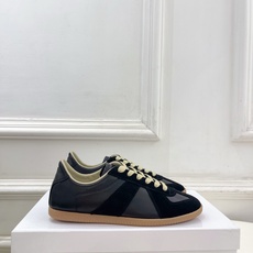 Maison Margiela· 马吉拉26𝐬𝐬 2026春夏新品MM6 经典拼色绑带德训鞋—————— Maison Margiela· 马吉拉26𝐬𝐬 2026春夏新品MM6 经典拼色绑带德训鞋——————