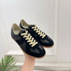 Maison Margiela· 马吉拉26𝐬𝐬 2026春夏新品MM6 经典拼色绑带德训鞋—————— Maison Margiela· 马吉拉26𝐬𝐬 2026春夏新品MM6 经典拼色绑带德训鞋——————
