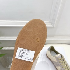 Maison Margiela· 马吉拉26𝐬𝐬 2026春夏新品MM6 经典拼色绑带德训鞋—————— Maison Margiela· 马吉拉26𝐬𝐬 2026春夏新品MM6 经典拼色绑带德训鞋——————