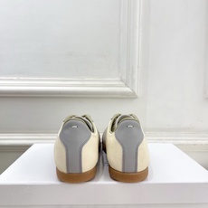 Maison Margiela· 马吉拉26𝐬𝐬 2026春夏新品MM6 经典拼色绑带德训鞋—————— Maison Margiela· 马吉拉26𝐬𝐬 2026春夏新品MM6 经典拼色绑带德训鞋——————
