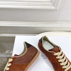 Maison Margiela· 马吉拉26𝐬𝐬 2026春夏新品MM6 经典拼色绑带德训鞋—————— Maison Margiela· 马吉拉26𝐬𝐬 2026春夏新品MM6 经典拼色绑带德训鞋——————