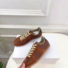 Maison Margiela· 马吉拉26𝐬𝐬 2026春夏新品MM6 经典拼色绑带德训鞋—————— Maison Margiela· 马吉拉26𝐬𝐬 2026春夏新品MM6 经典拼色绑带德训鞋——————