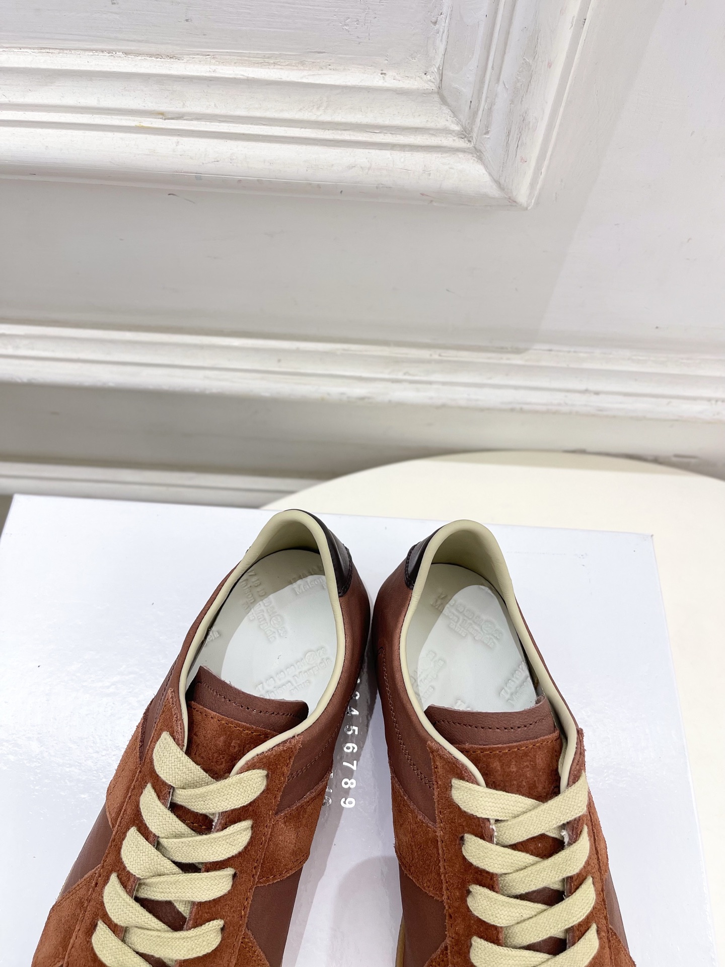 Maison Margiela· 马吉拉26𝐬𝐬 2026春夏新品MM6 经典拼色绑带德训鞋—————— Maison Margiela· 马吉拉26𝐬𝐬 2026春夏新品MM6 经典拼色绑带德训鞋——————