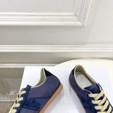 Maison Margiela· 马吉拉26𝐬𝐬 2026春夏新品MM6 经典拼色绑带德训鞋—————— Maison Margiela· 马吉拉26𝐬𝐬 2026春夏新品MM6 经典拼色绑带德训鞋——————