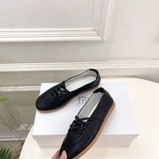 Maison Margiela· 马吉拉26𝐬𝐬 2026春夏新品MM6 拼色绑带芭蕾德训鞋—————— Maison Margiela· 马吉拉26𝐬𝐬 2026春夏新品MM6 拼色绑带芭蕾德训鞋——————
